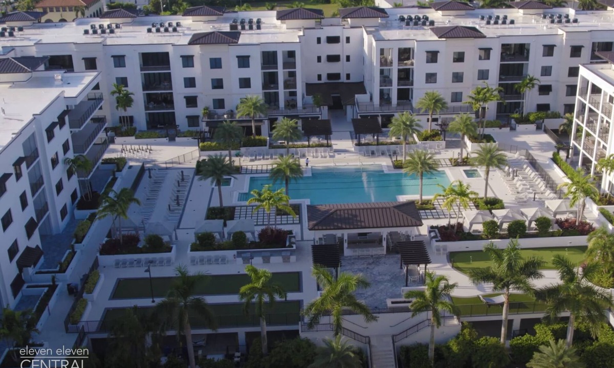 Redevelopment Area Apartment | 10% Limited Rate Special! Escape to Paradise ! Book NOW!
