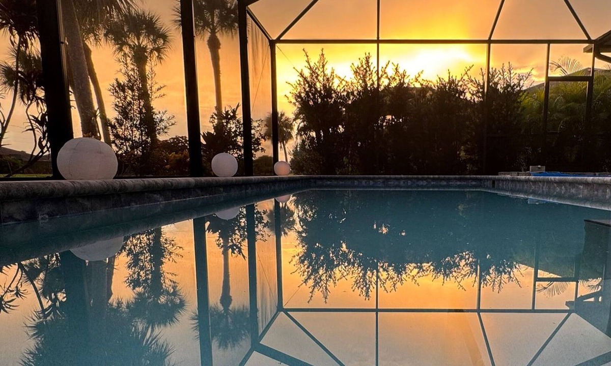 Broadmoor Villa | 15 min. from the beaches, one-of-a-kind, Villa Philippa, modern, south-facing with a view of the canal,
