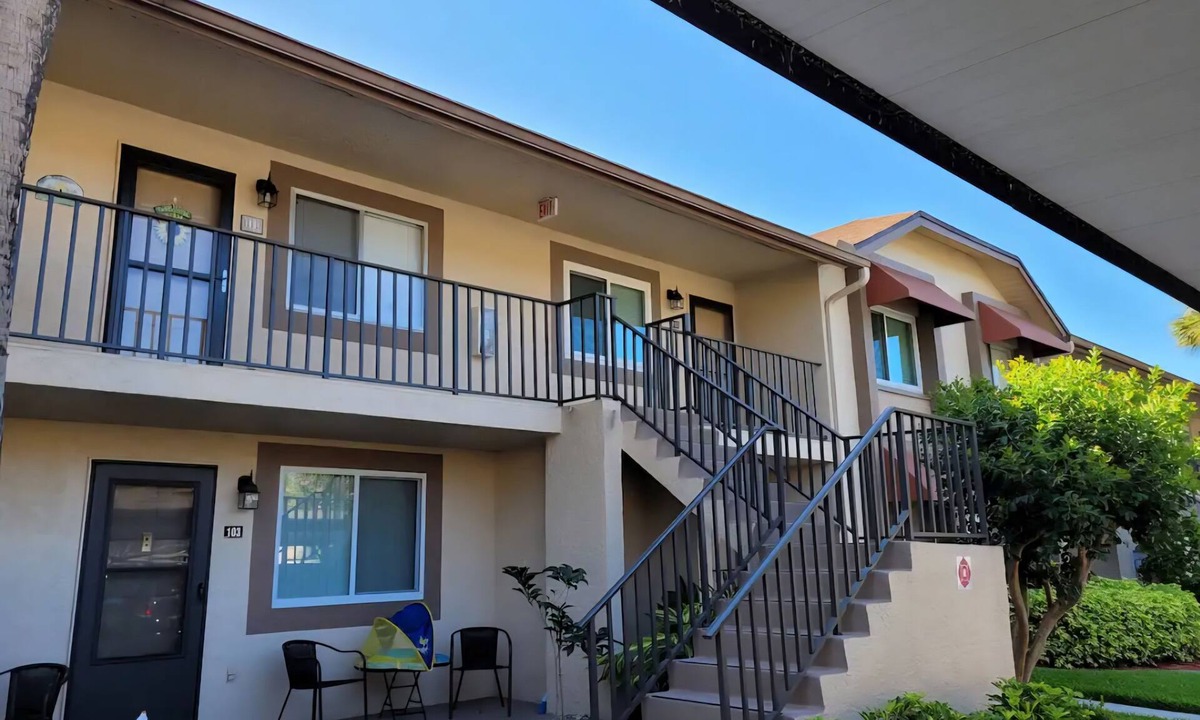 Biggar Condo | 2-bdrm/2 bath condo in Fort Myers on glof course in central location