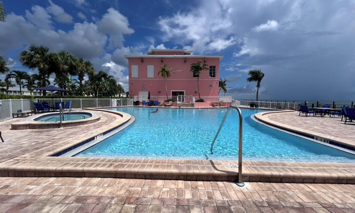 Coquina Key Condo | 2-bedroom condo in enchanting St. Petersburg, on Coquina Key, at Waterside South