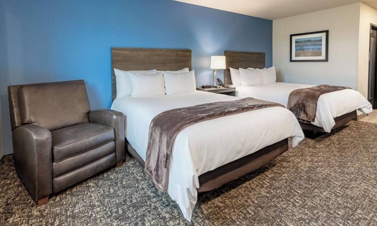 Deep Creek Hotel | 2 Queen Beds Room w/Kitchen Near Military Museum-6.4 miles | Free Parking