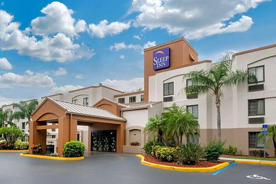 Bayou Oaks Hotel | 2-Star Hotel ∙ Sleep Inn Sarasota North