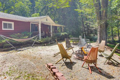 Skyland House | 20-Acre Cabin w/Pond: 5 Mi to Biltmore Estate!