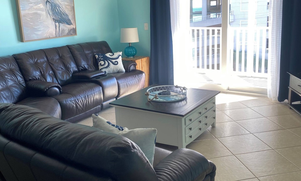 Crescent Beach Villa | 2000sq ft Ocean View Villa 401 ,steps to the beach, small pool hot tub 4 king bd