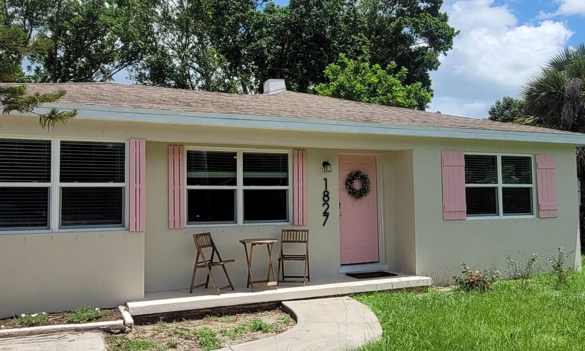 Sunset Park House | 3 bedroom 1 bath house in the McGregor Corridor in Fort Myers