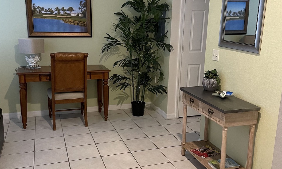 Naples Condo | 3 Bedroom/2 Bathroom Condo 2nd Floor