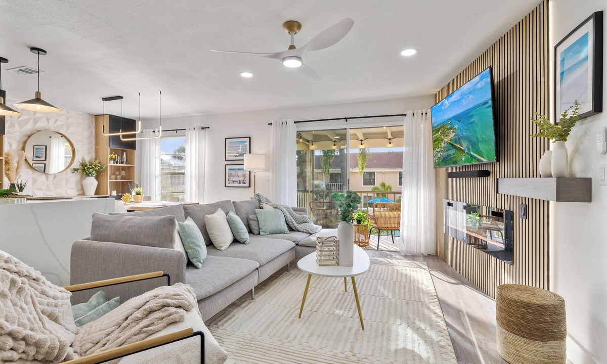 West Bradenton Condo | 3-bedroom condo close to beaches with WiFi, pool and fitness room in Bradenton