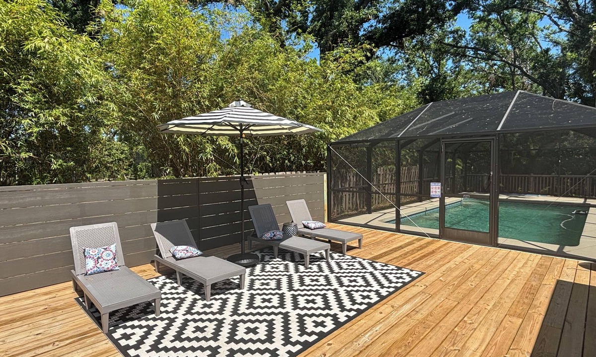 Braden River House | 3-bedroom heated pool house in Bradenton with fenced back yard