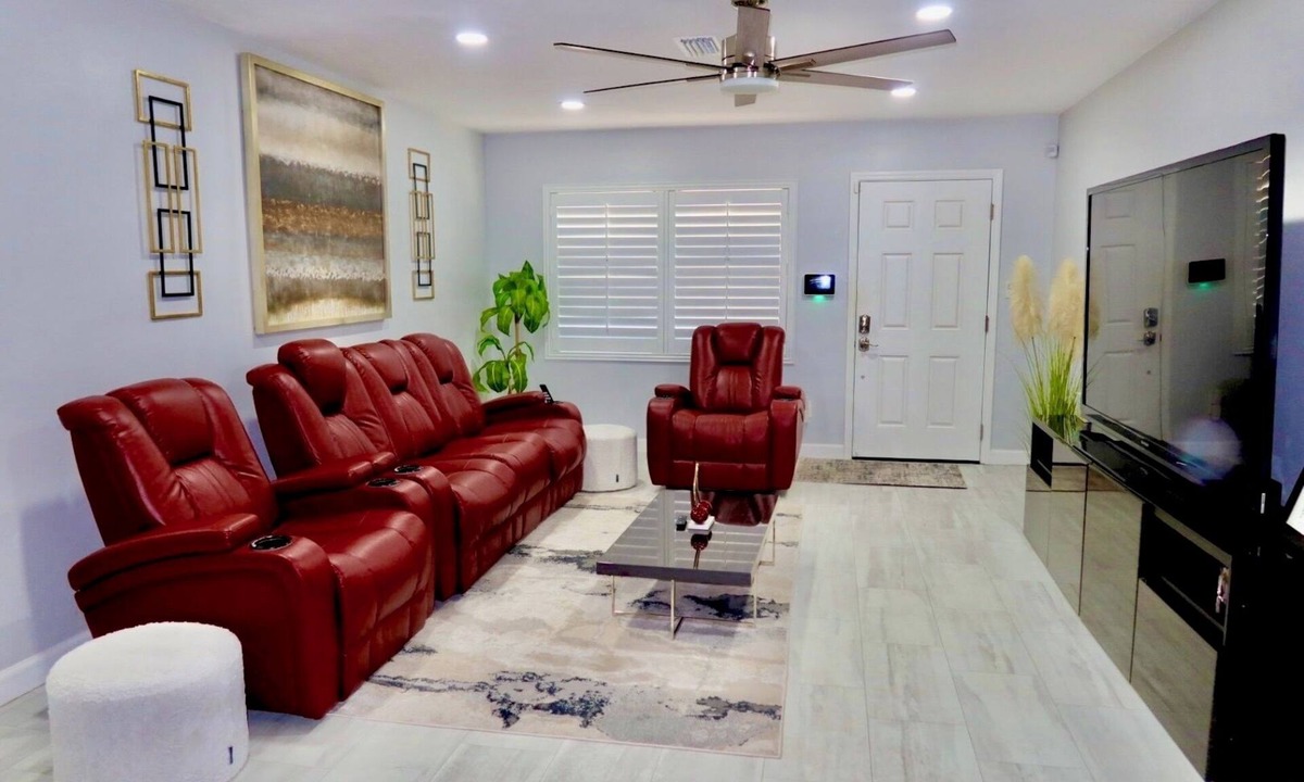 Trailer Estates House | 3-bedroom house in charming Bradenton minutes frm Sarasota and Bradenton beaches