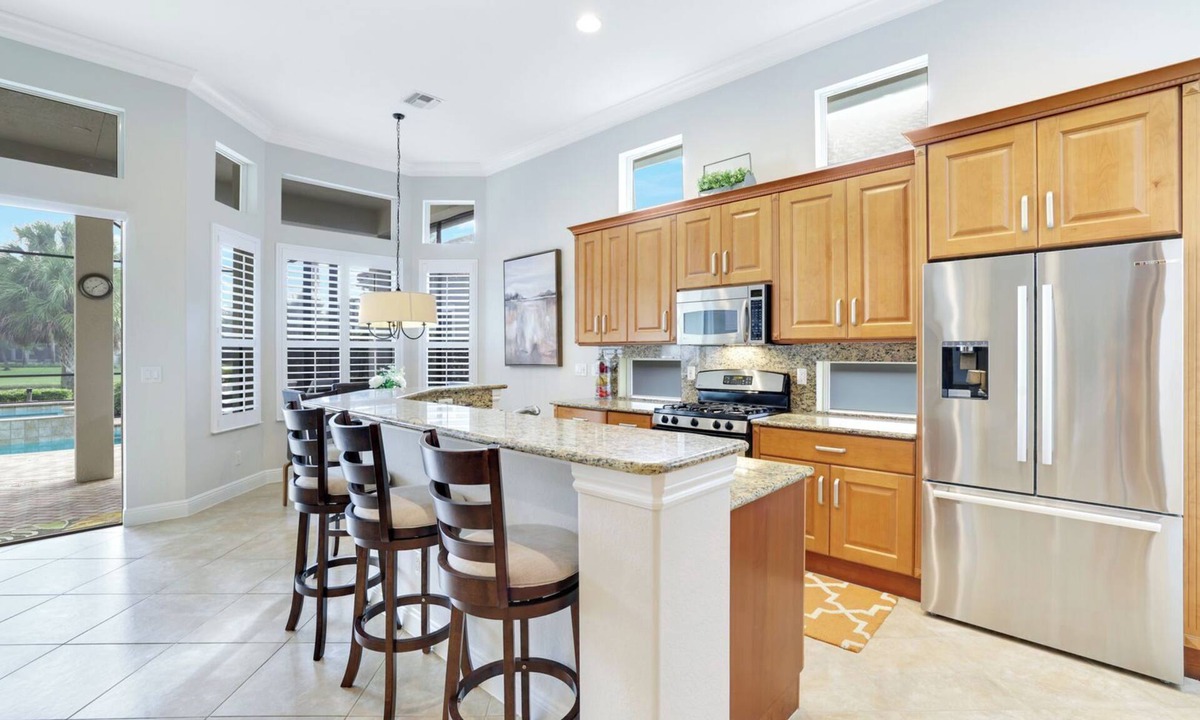 Naples House | 3-bedroom house in charming Naples with cool AC and fitness room