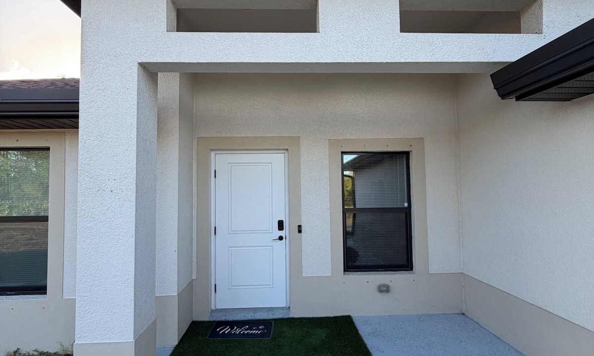 Joel House | 3-bedroom house in lovely Lehigh Acres with AC comfort