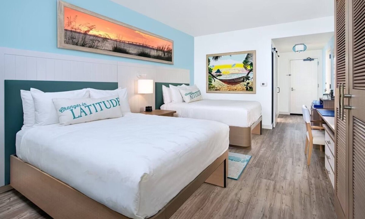 Fort Myers Beach Resort | 3 Family-Friendly Rooms | Sun, Shops & Surf | Walk to Pier + Relax by the Pool