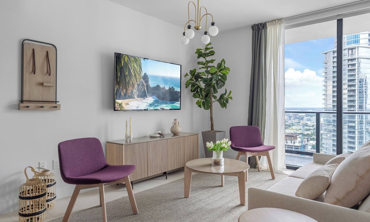 Downtown Miami Condo | 3701 - Kaseya Center 2 Bedroom Modern Apt with Pool & Gym in Downtown Miami