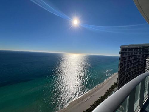 Hollywood South Central Beach Apartment | 39th Floor Oceanfront Penthouse Hollywood Beach Resort Pool Stunning Views