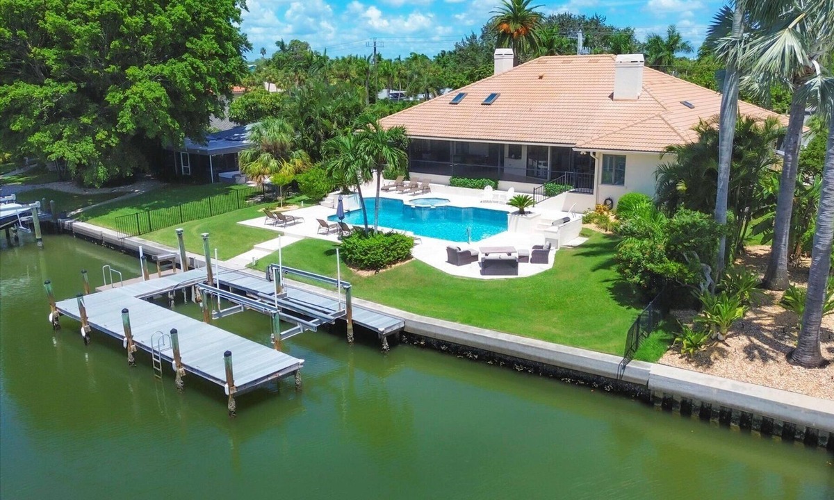 Saint Armands Key House | 4/3 Waterfront, Pool/Hot Tub, walk to St Armands