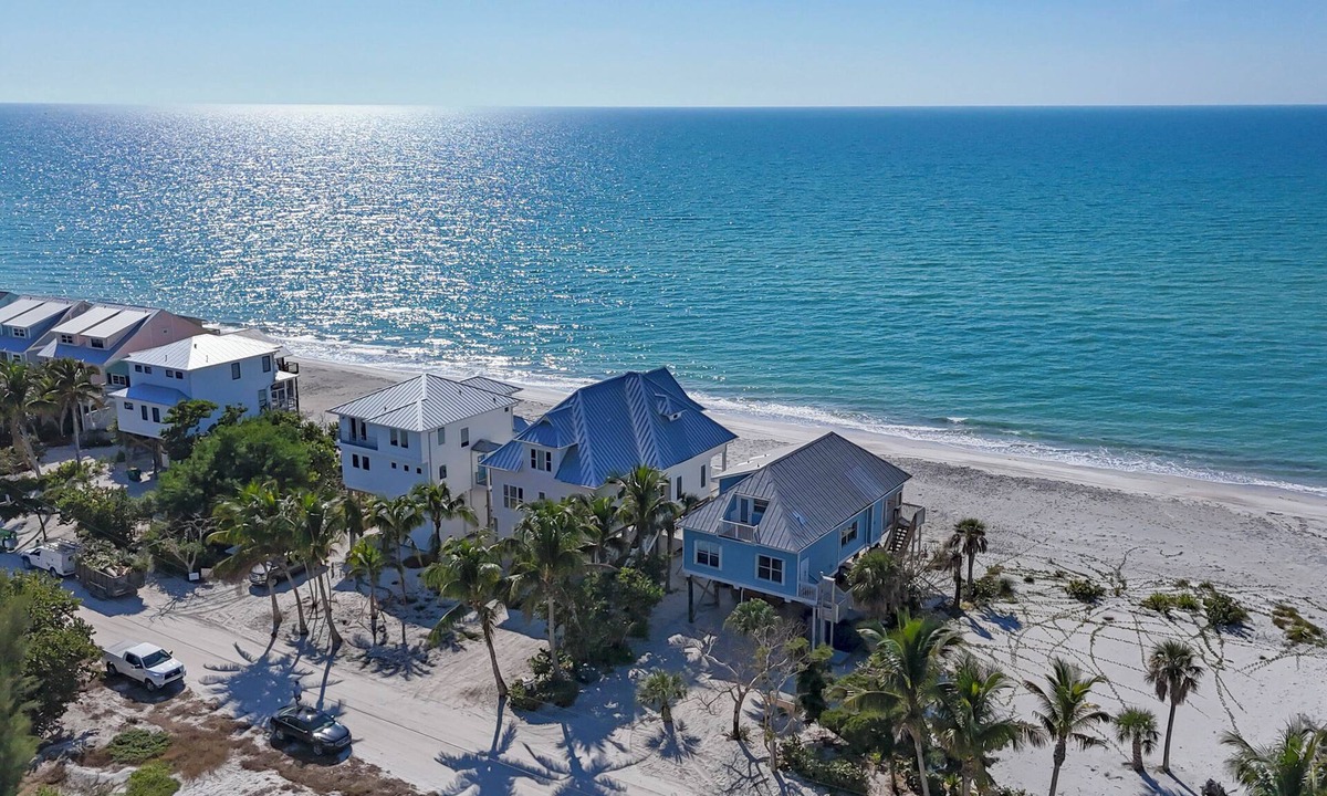 Palm Island House | 4 Bedroom Beach front home!