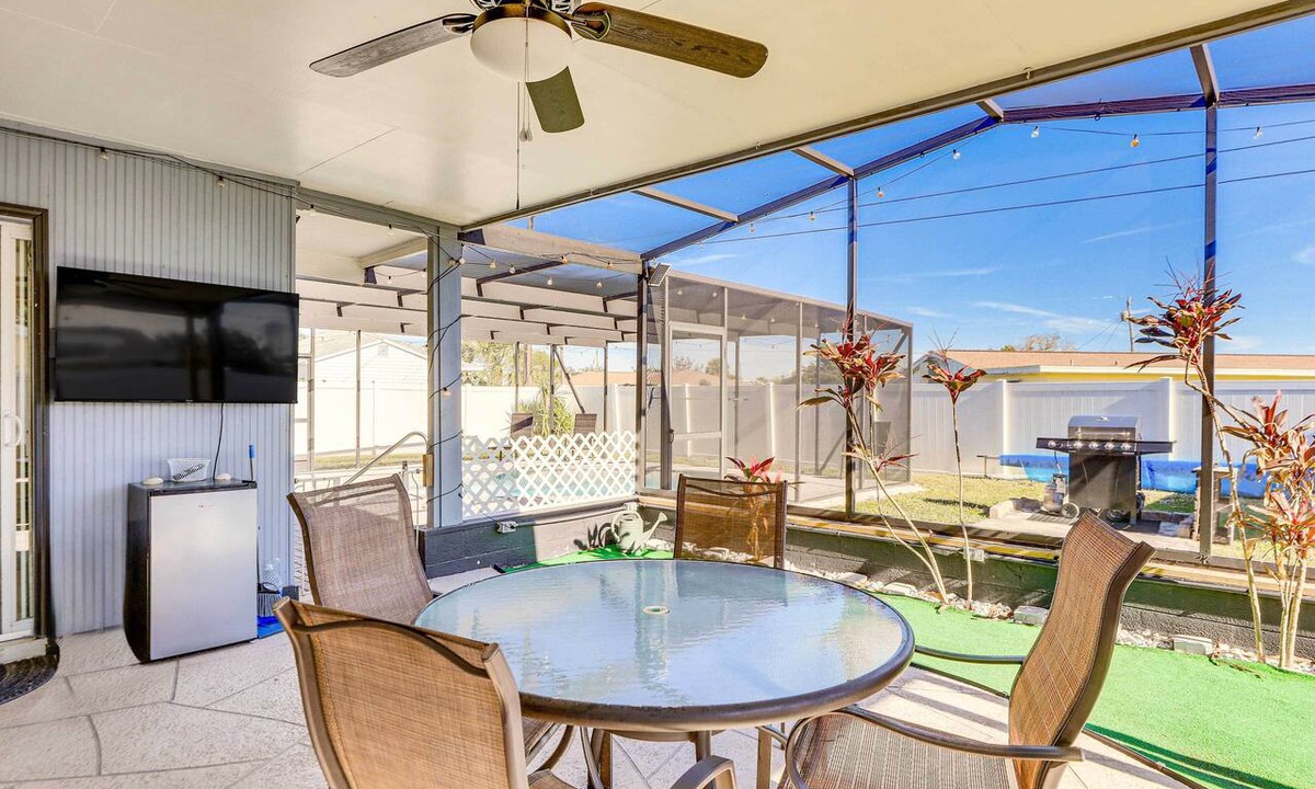Venice Gardens House | 4 Mi to Historic Dtwn Venice: Home w/Heated Pool!