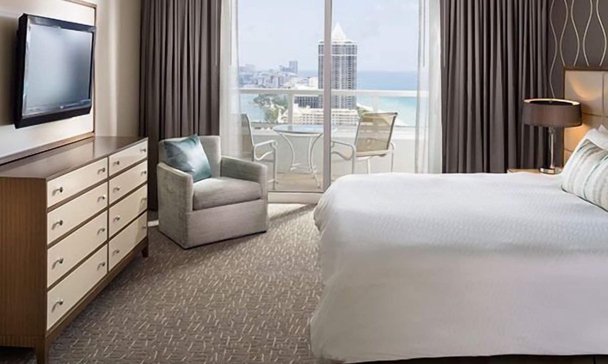 Mid Beach Hotel | 4 x Tresor One Bedroom Oceanview Accommodation at Fontainebleau Miami Beach