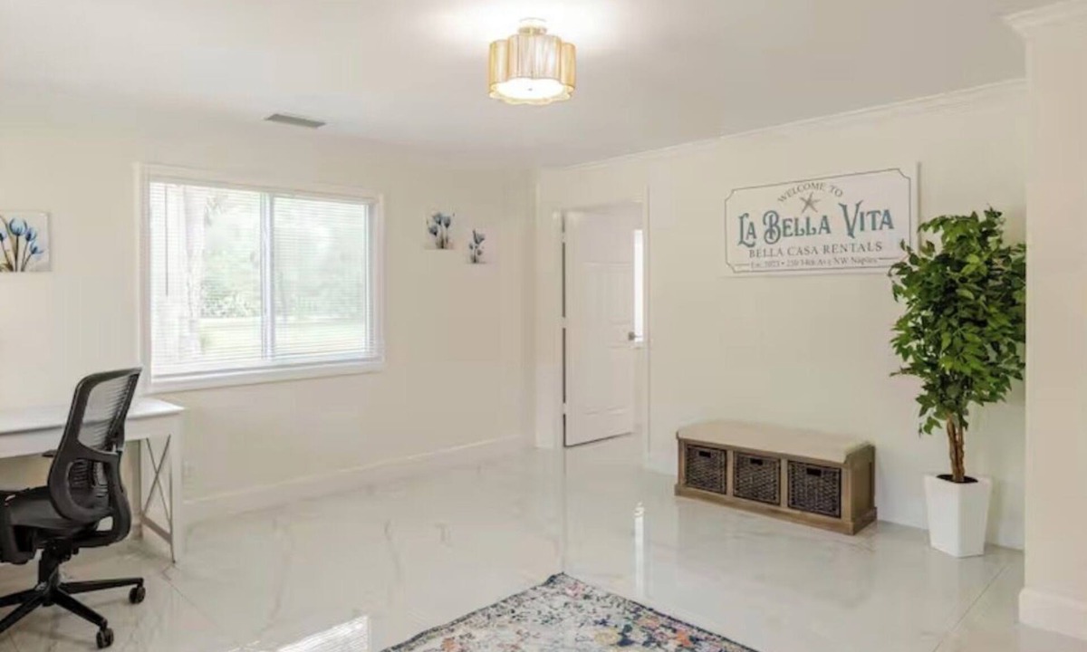 Rural Estates House | 5- bedroom house in brilliant Naples with AC, WiFi