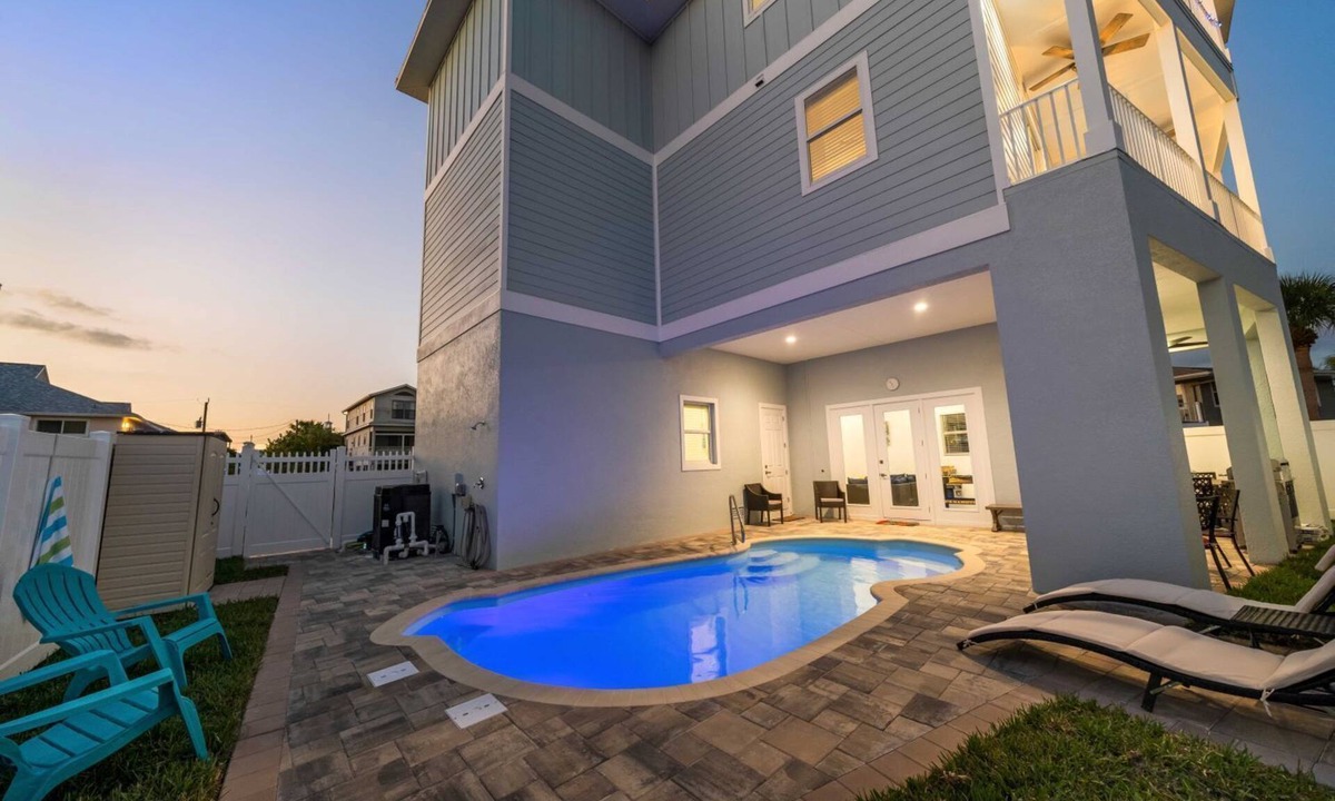 Mid Island House | 5-Bedroom Pool House, Private Access to Beach, Amazing Panaramic Gulf Views