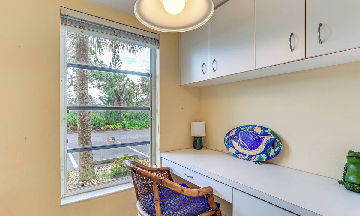 Englewood Condo | 8 Mi to Beach w/Pool Access: Englewood Condo!