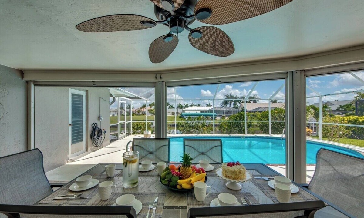 Caloosahatchee Villa | A spacious 3-bedroom retreat in sunny Cape Coral.