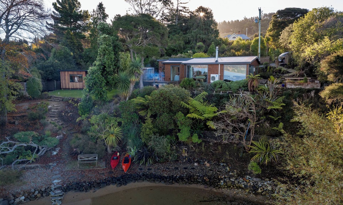 Warrington House | Absolute waterfront retreat with outstanding views, just 15 min north of Dunedin