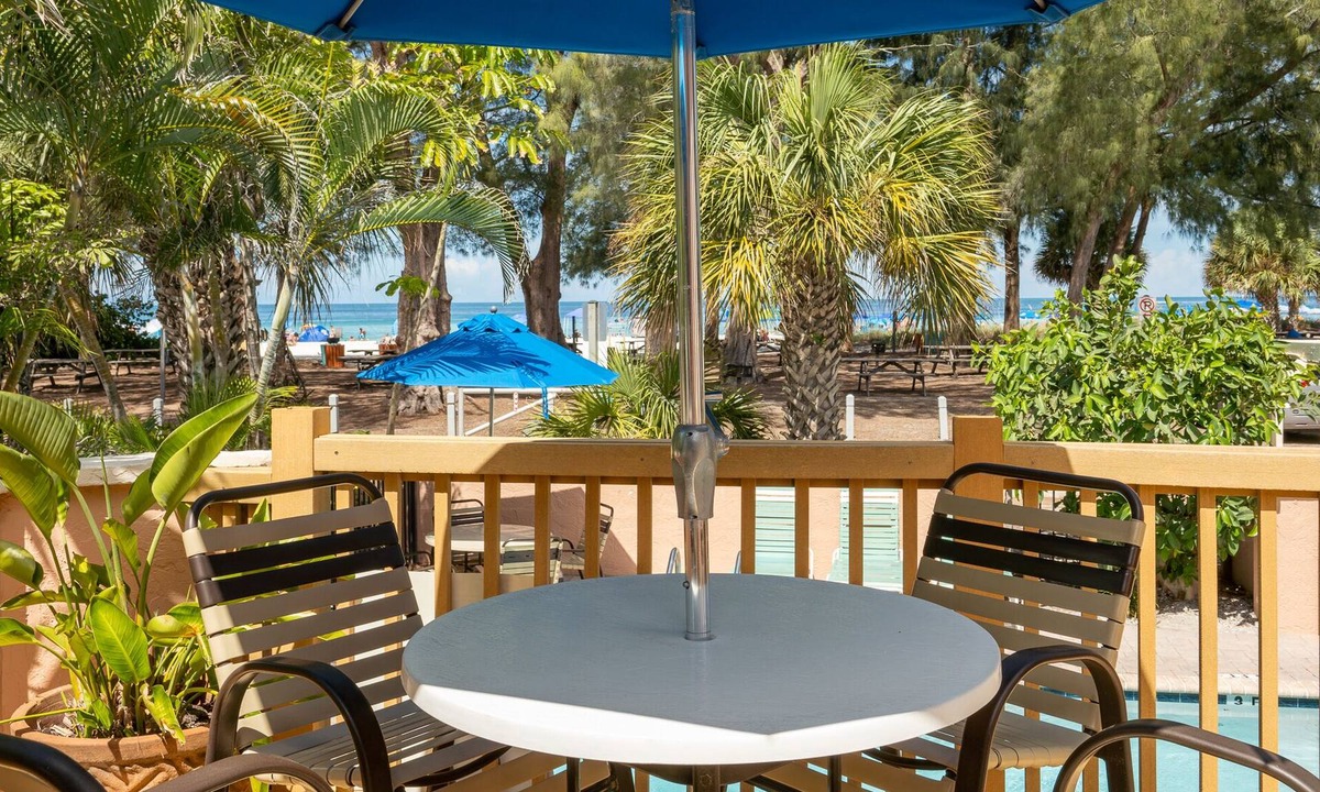Holmes Beach Condo | Alamanda Villas 5: 1 BR/1 BA Resort in Holmes Beach, sleeps 4