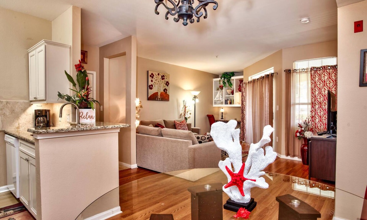 Clearwater Condo | AVALON - POOL VIEW IN A MODERN CONDO - Feel at Home and enjoy your stay