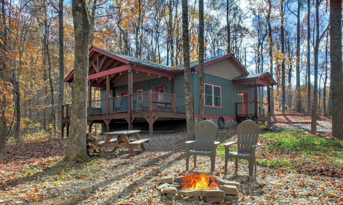 Skyland House | Baby Bear Cabin on Bearwallow Mountain | Hot Tub, Fire Pit, EV Charger