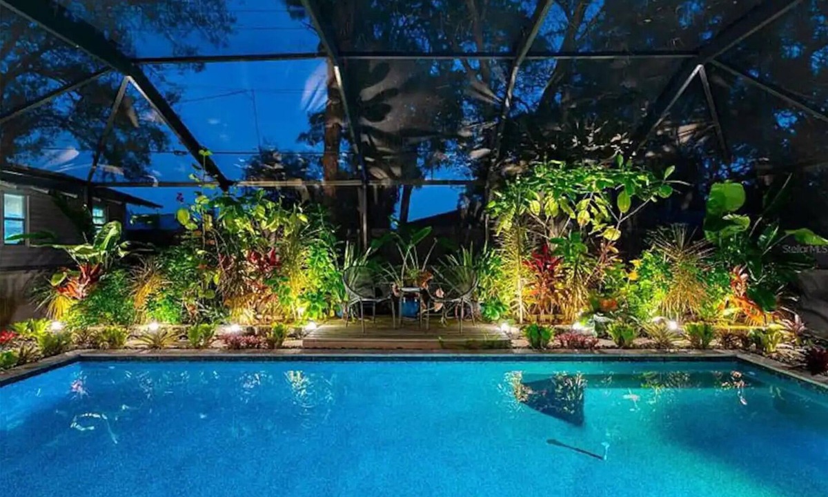 Bradenton House | Backyard Oasis & Resort Style Pool