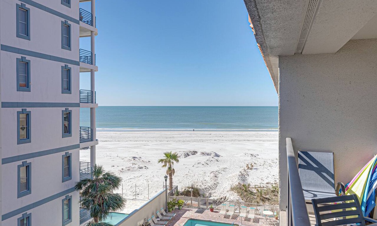 Belle Vista Condo | Bay + Gulf Views | Beachfront Pool + Hot Tub
