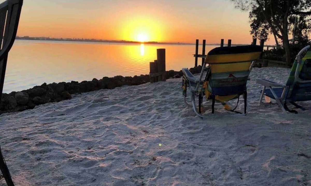 Englewood Villa | Bay Waterfront Mermaid's Retreat Delights! Great suite on desirable Manasota Key!