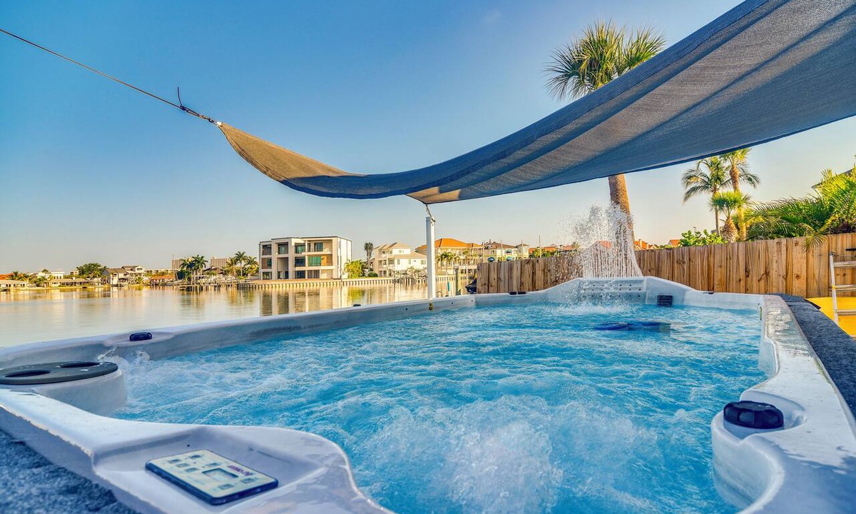 St. Petersburg House | Bayfront St Petersburg Home w/Hot Tub & Dock!