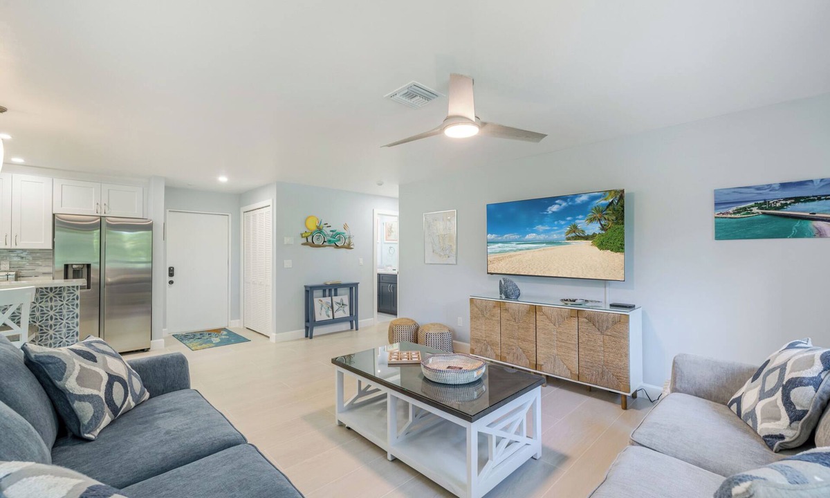 Sanibel Condo | Beach + 2 Bikes! Beautiful 2-bed 2-bath retreat on Bowman’s Beach Sanibel.