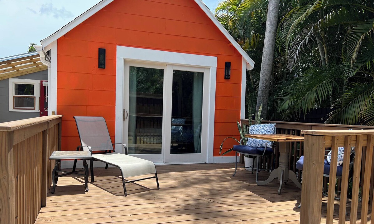 Gulfport Cottage | Beach Cottage in the Gulfport Art District
