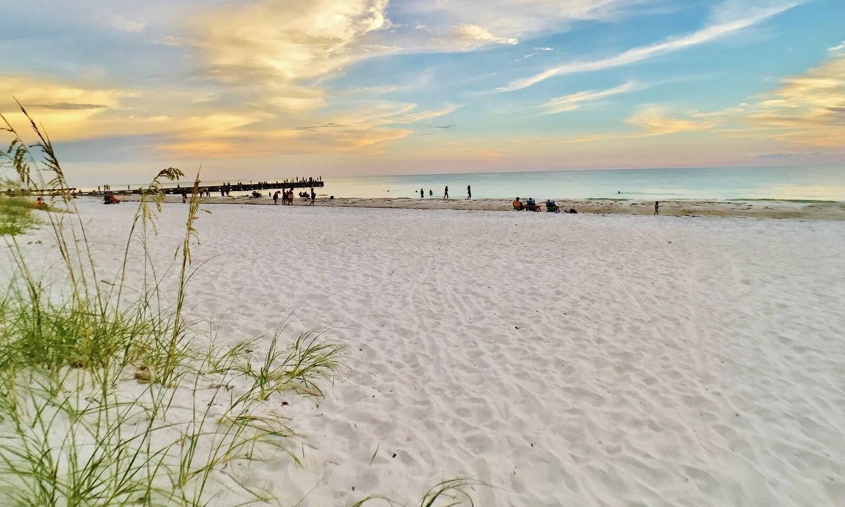 Ilexhurst Condo | Beach Cottage Vacation Rental on Anna Maria Island walking distance to beach