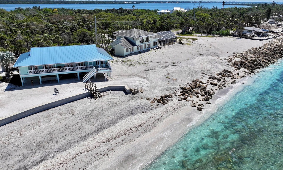 Englewood House | “ BEACH HOUSE -Oceanfront Escape –PRIVATE BEACH IN MANASOTA KEY FAMILY FRIENDLY