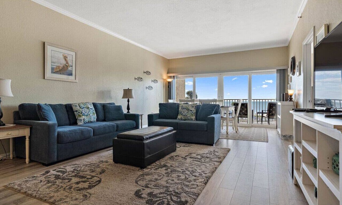 Redington Shores Condo | Beachfront Getaway at San Remo 207 | Renovated 3BR Condo with Pool & Gulf Views in Redington Shores