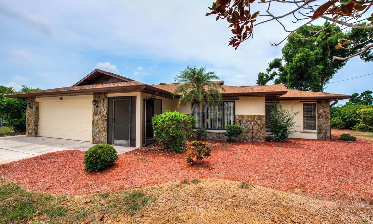 Venice Gardens House | Beautiful 2-bedroom home, heated pool, close to Downtown, Beaches in Venice FL