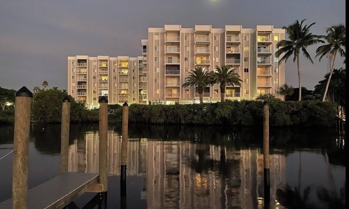 Edgewood Condo | Beautiful 2-BR, 2-Bath Riverfront Condo near the Heart of downtown Ft. Myers