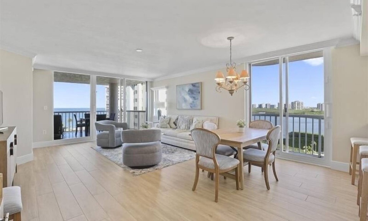Park Shore Condo | Beautiful 3 bedroom beachfront corner unit-CL0804