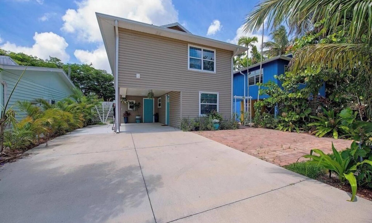 East Naples Cottage | Beautiful 3-bedroom cottage near water in peaceful Naples. Sleeps ten people