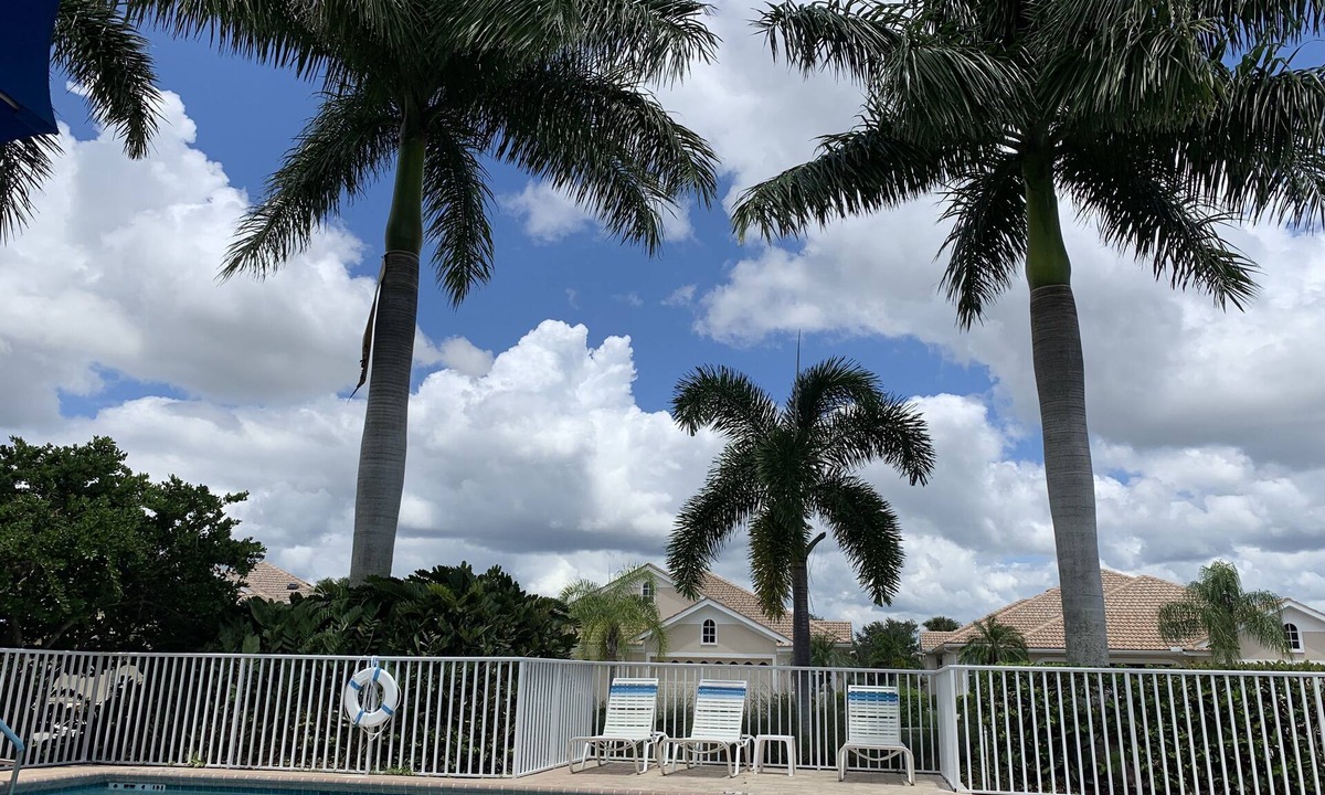 Venice Villa | Beautiful Golf Course Villa in the award winning gated Pelican Pointe Golf & CC.