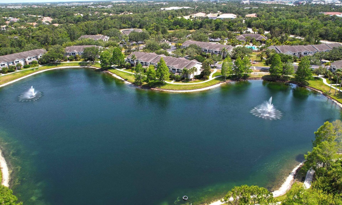 Braden River Apartment | Beautiful lakefront condo Lakewood Ranch 2 bed with heated pool and gym access.
