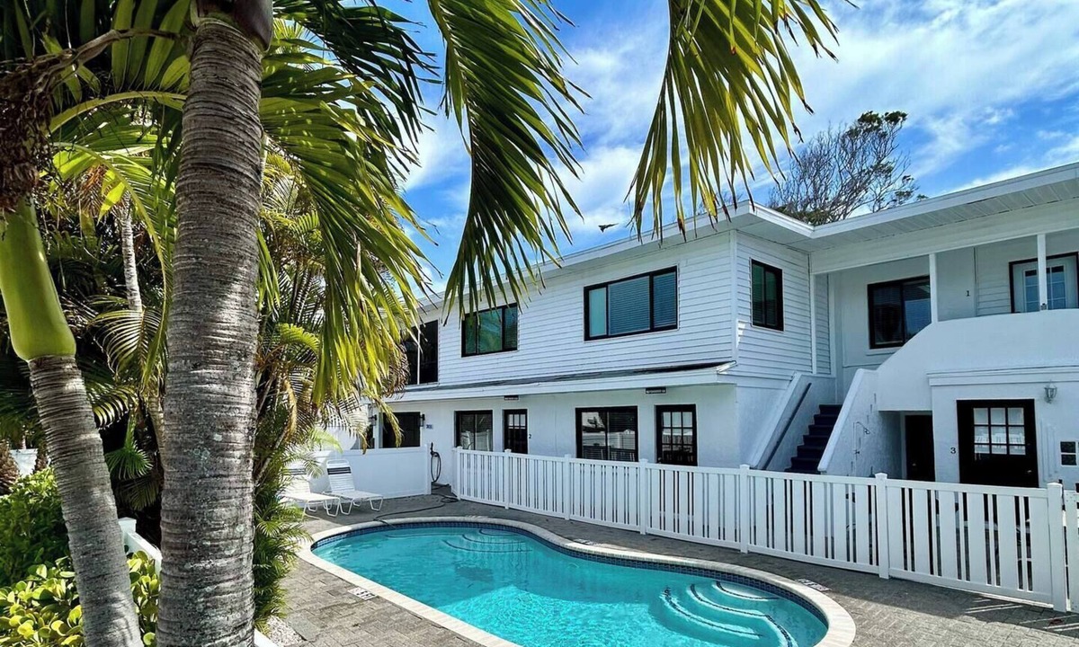 Ilexhurst Condo | Beautiful Spacious 4 Bdrm 2nd floor Condo! Heated Pool and Steps to the beach!