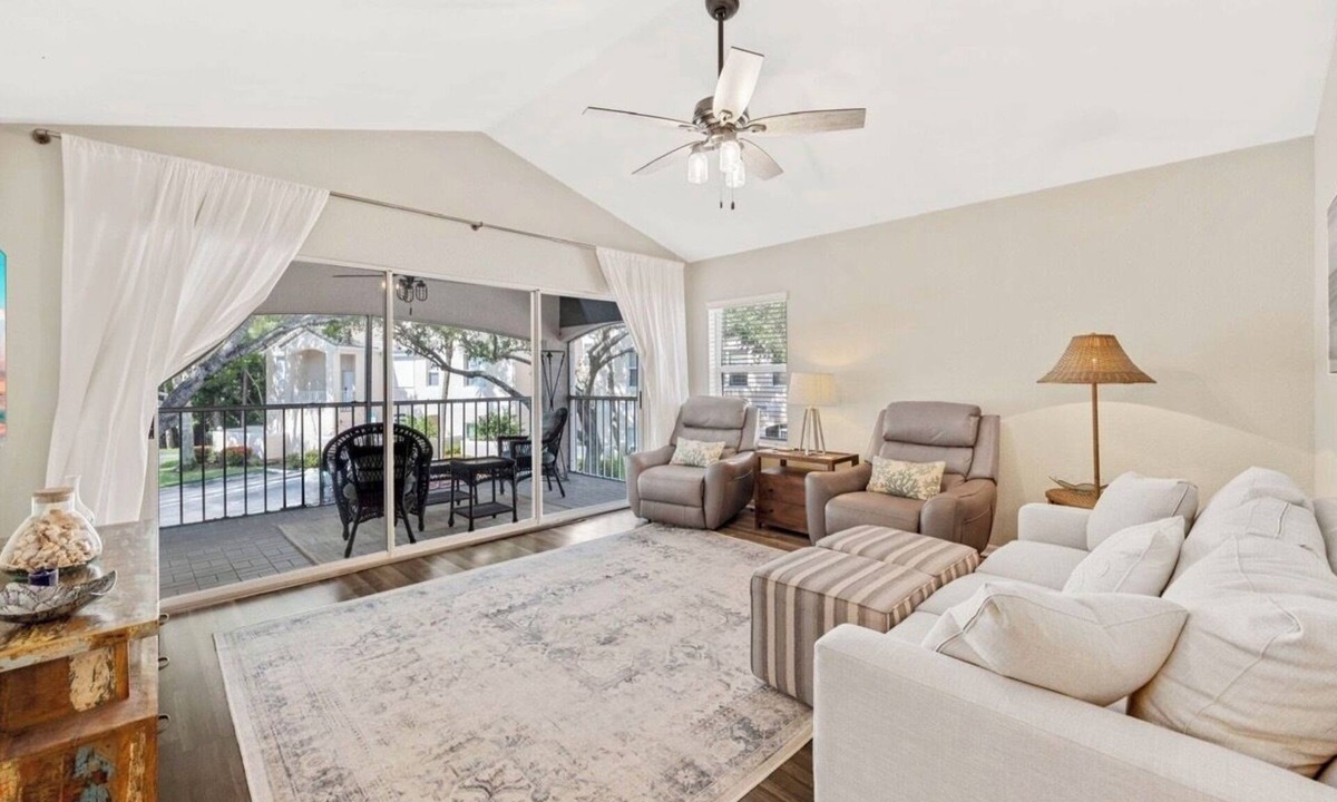 Central Naples Condo | Beautiful updated and fully furnished 3-bedroom 2 bath condo in charming Naples