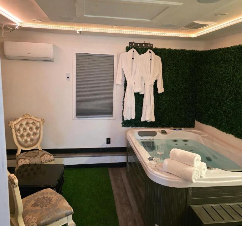 Eastside Villa | Berwyn Alimot Proshortlet-home LLC