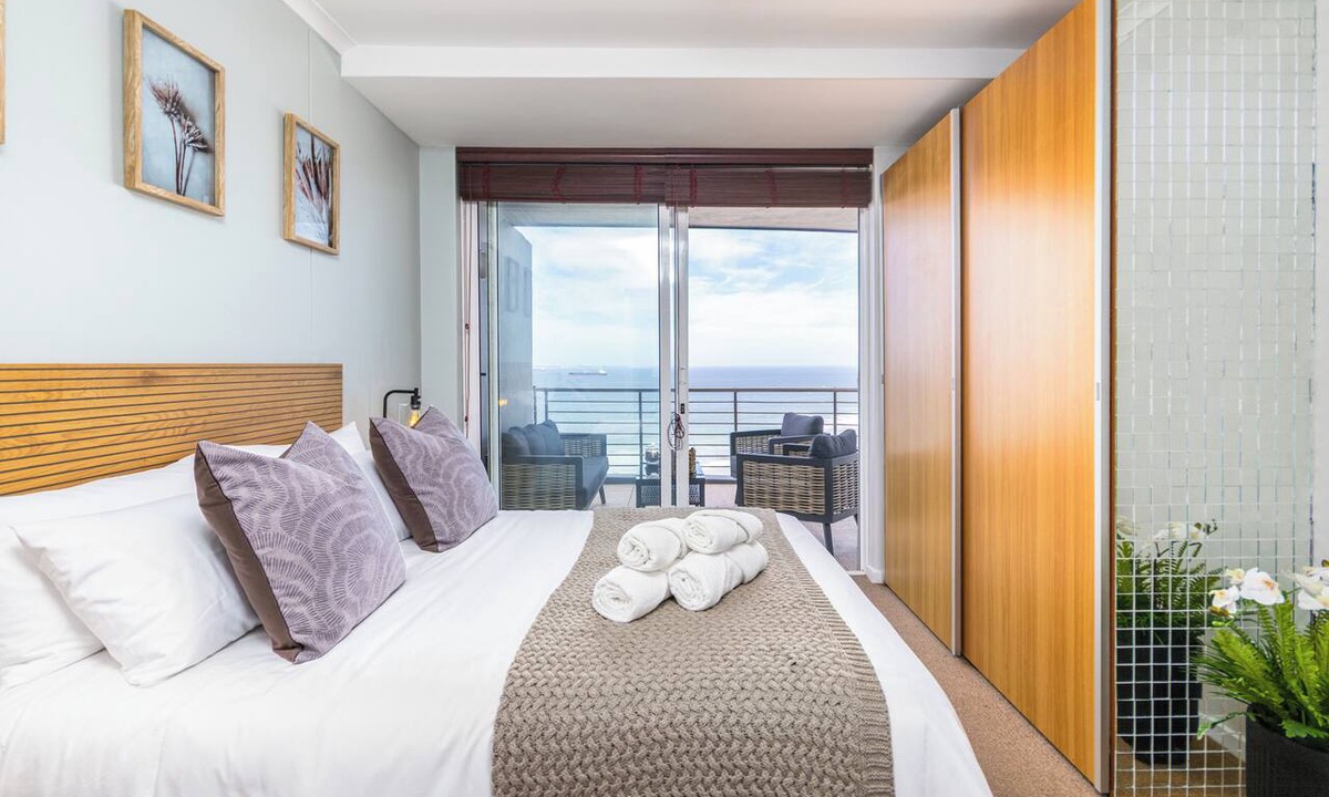 Bloubergstrand Apartment | Blu Horizon Modern Beachfront 3BR with Epic Table Mountain Views