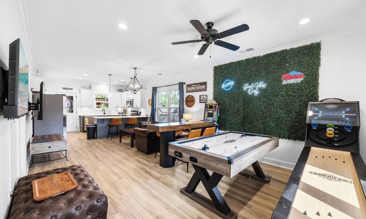 Sans Souci House | Boutique Greenville Retreat · Hot Tub & Arcade Games · Fire Pit · Sleeps 9